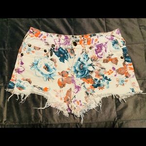 Free people floral distressed shorts size 29